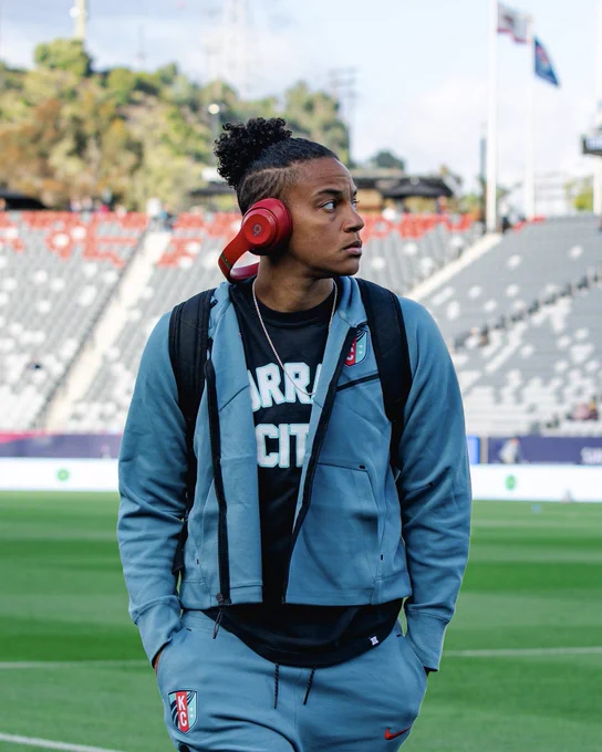Photo of Franch walking on the pitch with headphones on