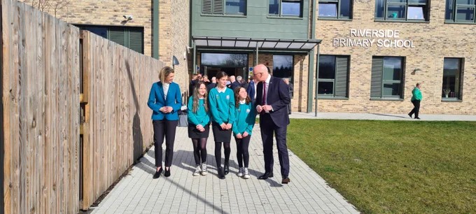 Cabinet Secretary for Education Jenny Gilruth with pupils from Riverside Primary School and local MSP John Swinney
