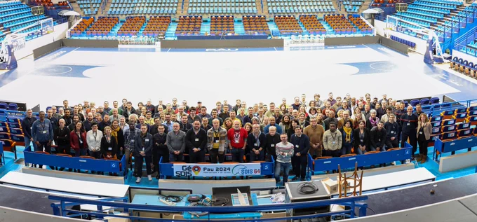Photo de groupe des participantes et participants du GéoSDIS 2024
