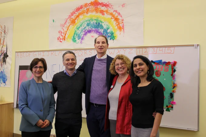 Congresswoman Bonamici stands with Senator Wyden and representatives from Oregon Food Bank, Neighborhood House, and the University of Oregon Ballmer Institute. 