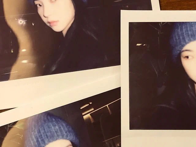 ㅤㅤ

Now it's eight o'clock and I'm waiting on. Well, I just wanna have a good night, oh, my God, I see the headlights. And I should be okay, It felt easy moving far away from you.

ㅤㅤ