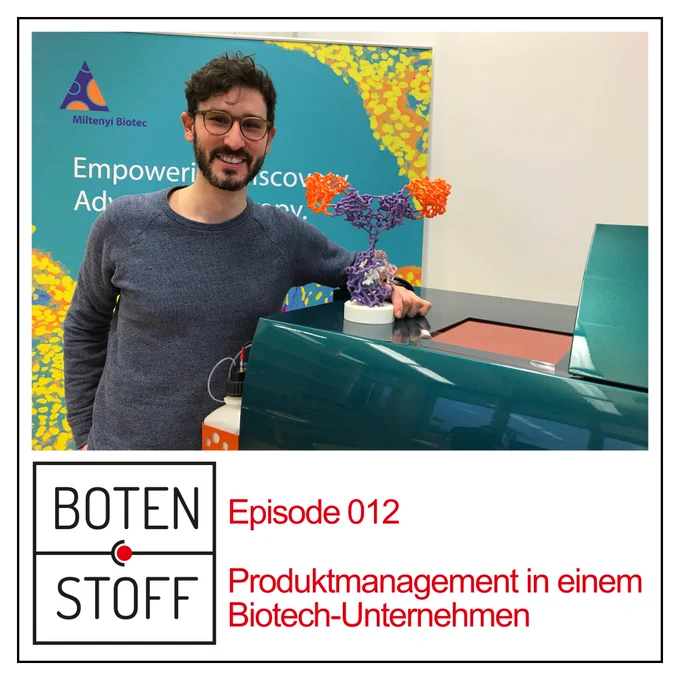 Episodenbild des Podcasts Botenstoff, ein Mensch blickt in die Kamera. Titel: Produktmanagement in einem Biotech-Unternehmen.