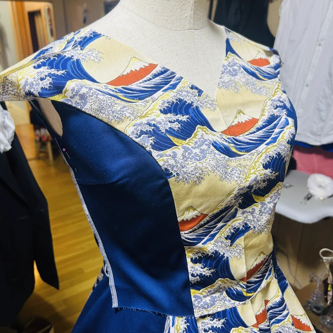 赤富士と波の浮世絵柄のドレス