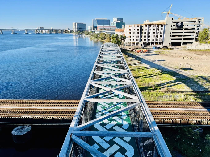 The Northbank Riverwalk has seen from the Acosta bridge looking west