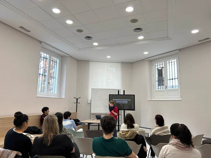 Camilla Hammer presentando su charla