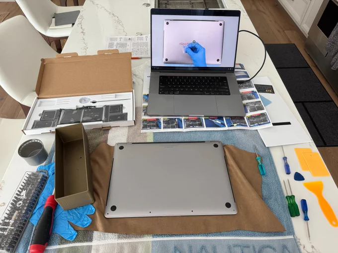 Replacing the battery on an older Macbook Pro