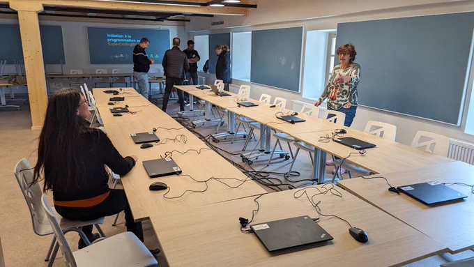 La préparation des ateliers avant l'arrivée des élèves 