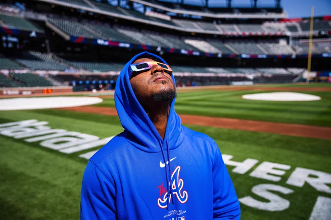 Ozzie Albies watching today's eclipse with solar eclipse glasses.