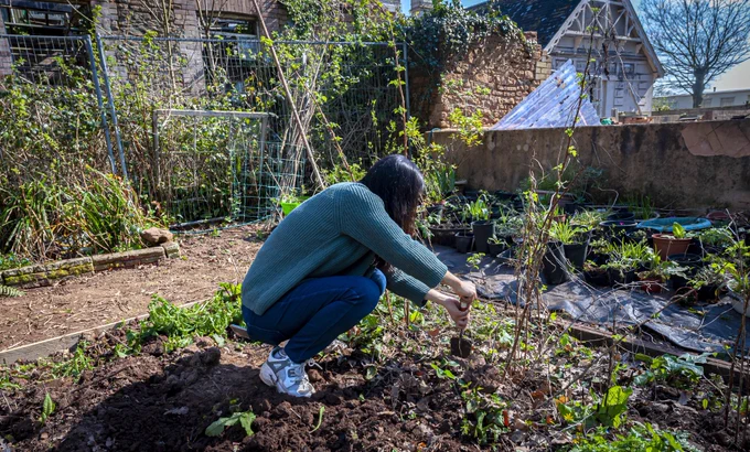 A participants works in the garden at Poltimore House during the Thrive & Grow project run by Clive Chilvers