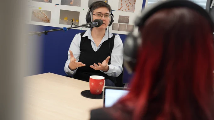 Christine Beemelmanns bei der Podcastaufnahme