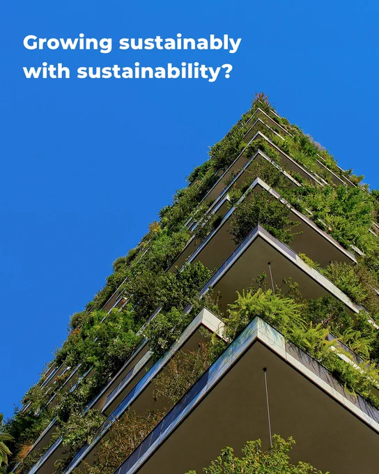 City building with green plants – Photo by Ricardo Gomez Angel