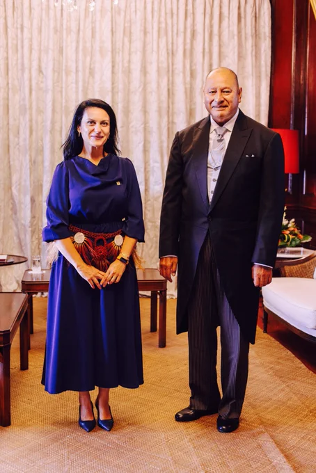 Official picture from the Royal Palace
His Majesty King Tupou VI - King of Tonga 🇹🇴 
Her Excellency Jetmira Bërdynaj Shala - Ambassador of the Republic of Kosovo 🇽🇰  to the Kingdom of Tonga