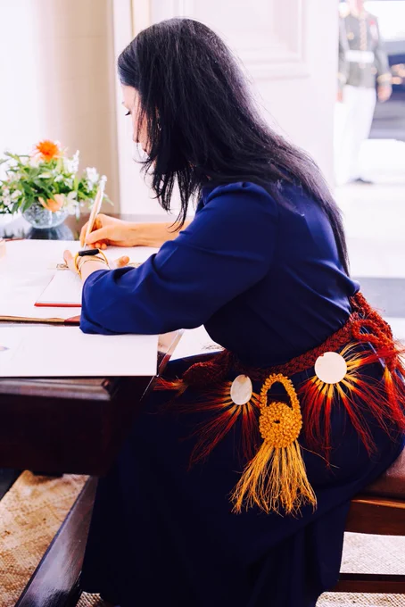 Ambassador Bëdynaj Shala signing the book at the Royal Palace.
Wearing kiekie - a traditional Tongan accessory signifying honour and respect.