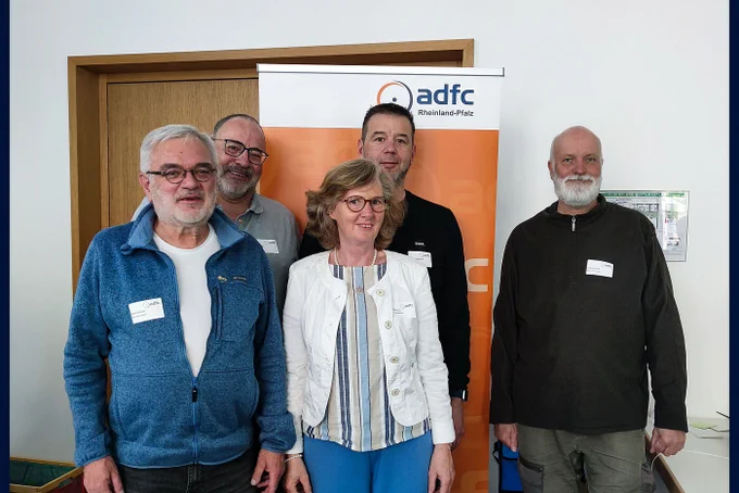 Der neu gewählte Landesvorstand des ADFC Rheinland-Pfalz. Von links nach rechts: Bernd Lohrum, Gerd Engel, Amelie Döres, Lars Danzenbächer, Andree Schote. 