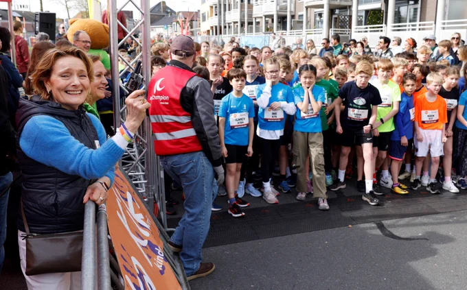 1.300 Kids van meer dan 30 verschillende scholen verschenen aan de start bij de Bink Kids Run. Wat een feest om het startschot te mogen geven als wethouder Sport van de gemeente Hilversum.