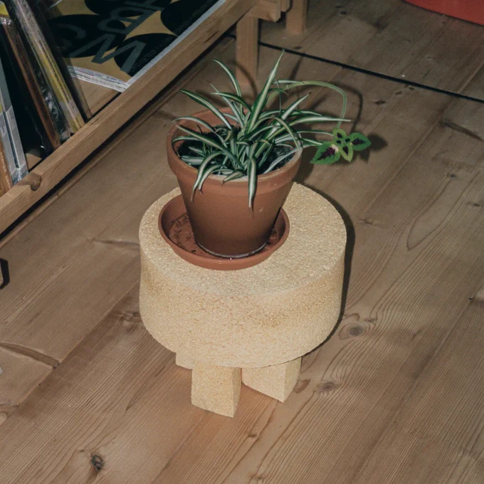 Sponge structure as plant pot