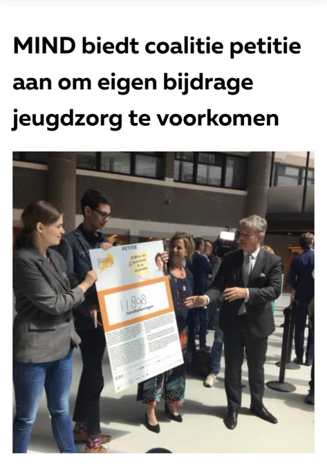 Afbeelding van de petitieaanbieding, foto vd site van MIND waar ik naar link.