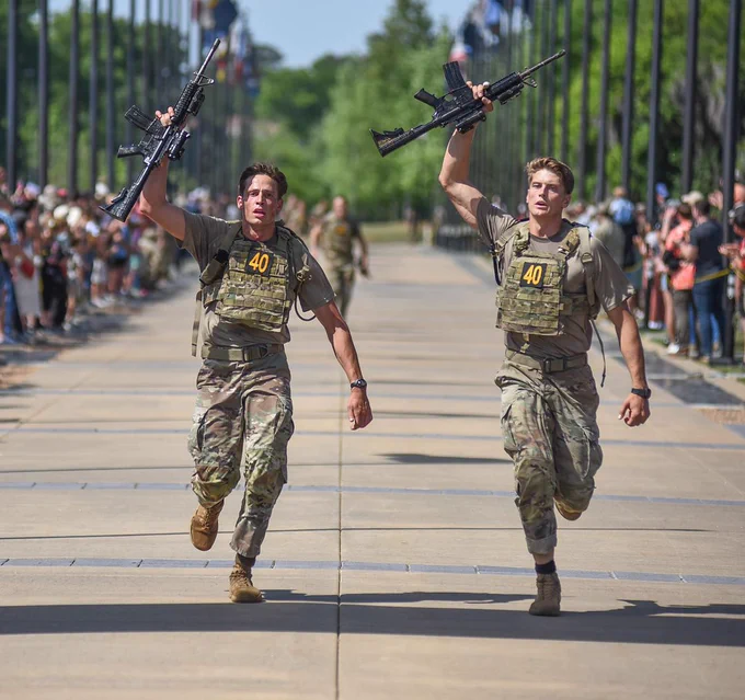 1st Lt. Andrew Winski and Sgt. Matthew Dunphy cross the finish line