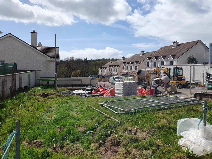 Brilliant to see this ghost estate in Rochestown finally under completion after over a decade rotting 
12 homes on their way very, very soon
Good job they didn't demolish them like so many other ghost estates 
Most sustainable is existing
#DerelictIreland #HousingCrisis #CorkCity