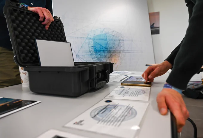 De potentiels futurs cybercombattants lors d'une journée portes ouvertes à Rennes.