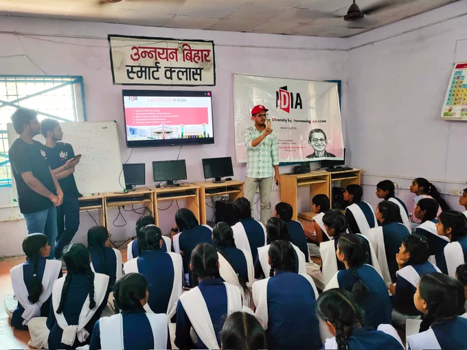 Image with students sensitised by the Bihar Chapter. 