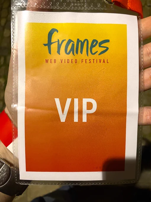 Merci le Frames Festival ! Nous sommes revenus ravis de ce moment passé avec vous à Avignon. On espère avoir la chance d'y retourner l'année prochaine ! 🙂
PS : Oui nous être Very Important Persons