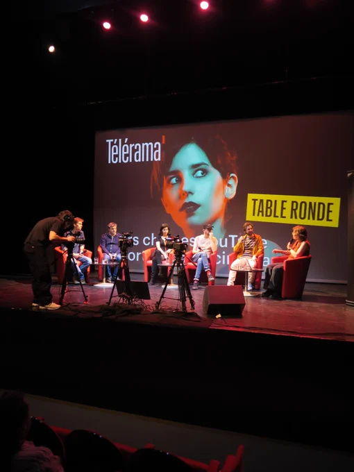 La super table ronde, organisée par Télérama, avec les chaînes YouTube "Demoiselles D'Horreur" et "Calmos". Un échange enrichissant et un moment très agréable. 