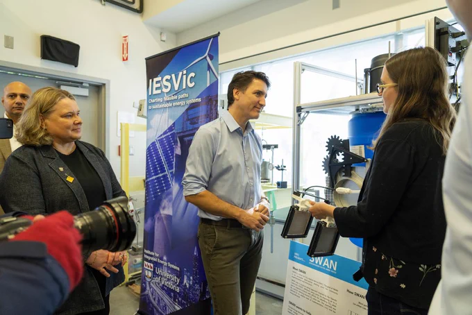UVic Vice-president, Research and Innovation Lisa Kalynchuk with PM Justin Trudeau and IESVic PHD student Heather Norton.