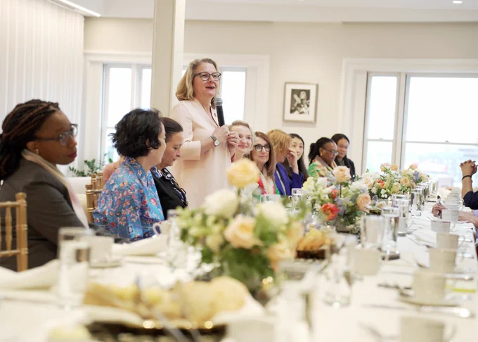 Ministerin Schulze spricht beim #wethewomen Event in Washington DC ©GPE