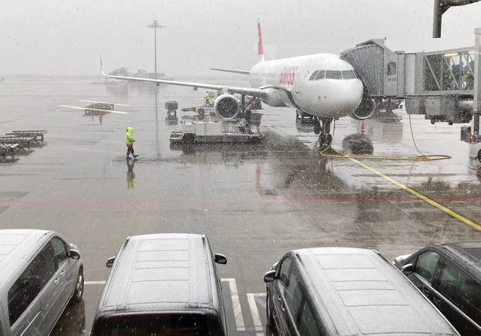 An aero plane in the snow at Zurich airport