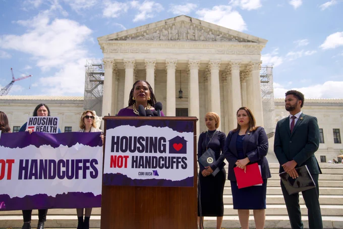Congresswoman Bush speaks at Housing Not Handcuffs Presser