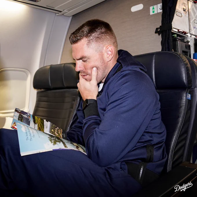 Freddie Freeman reads a magazine.