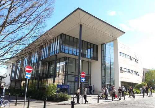 Image of the outside of the building of Dundee University Library