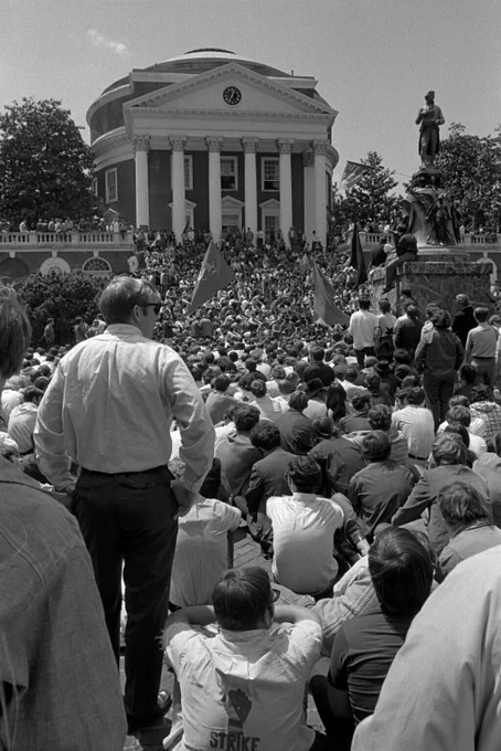 Black and white photograph of a large crowd of UVA students demonstrating in front of the Rotunda. May 6, 1970 (RG-5/7/2.762)