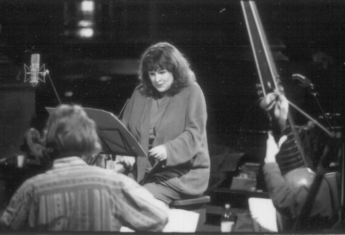L-R: Nicola Kingslake, cello  Catherine Bott, soprano  Paula Chateauneuf, archlute