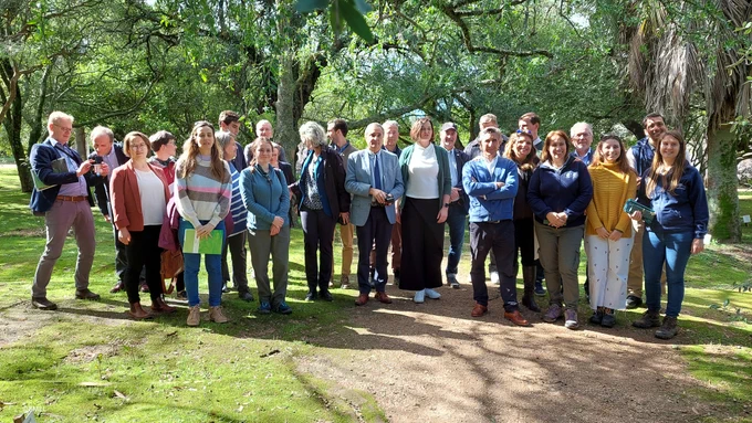 Gruppenfoto mit JKI-Präsident Frank Ordon, Claudia Müller und Vertreterinnen und Vertretern der Forschungseinrichtungen.