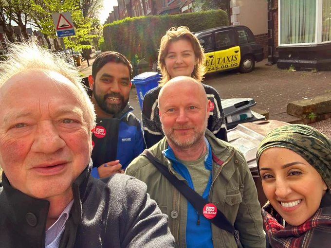 Selfie with Derek and volunteers 