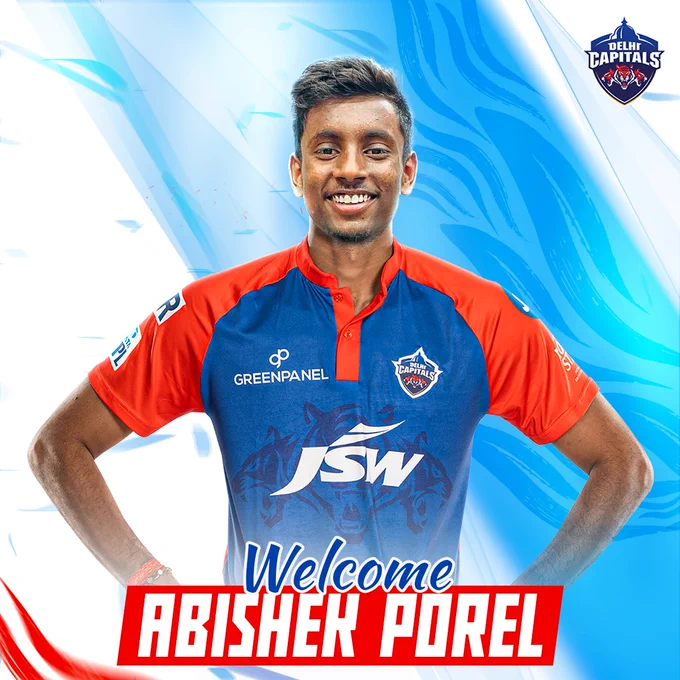 Abishek Porel🔥⚡, SIX, pulled away over mid-wicket and Abishek Porel😀 gets his first fifty of the season. 🤩🤘🏻