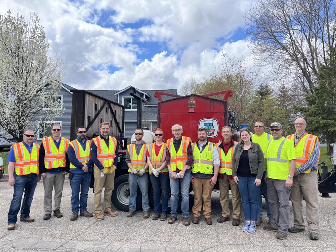 Gov. Evers poses for a group photo with local public works employees and local officials. 