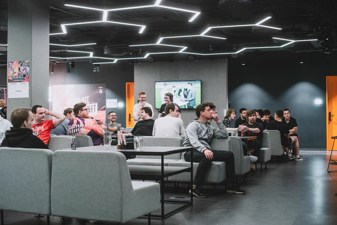 general area of Playzone filled with national and international Trackmania players