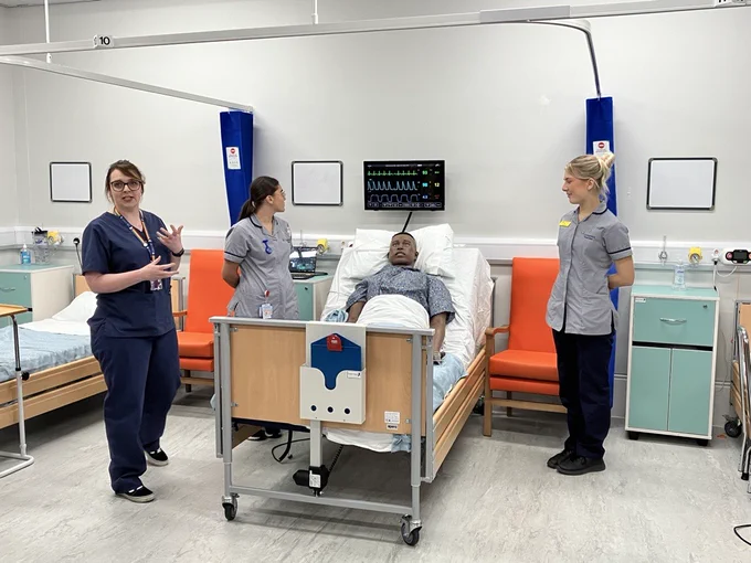 Demonstrating training mannequins