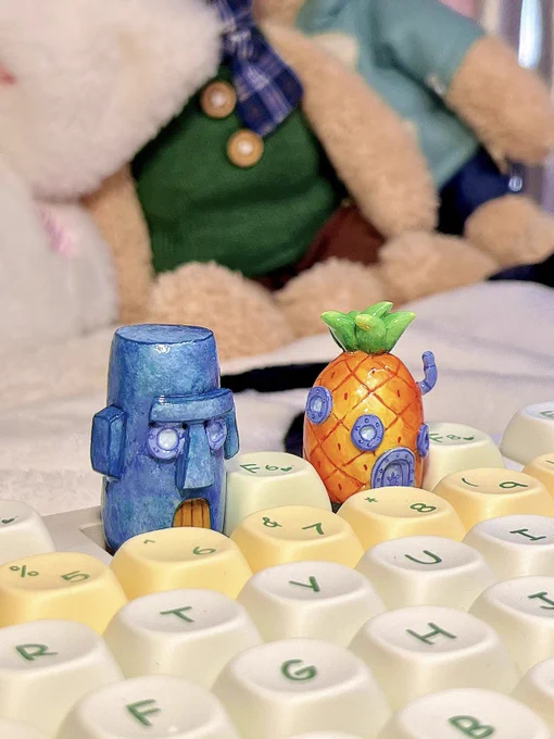 Artisan keycaps, SpongeBob keycaps, pineapple keycap, squidward’s house keycap