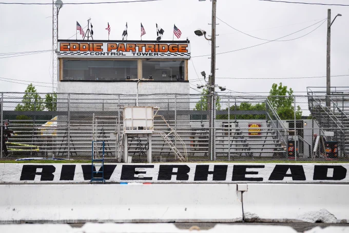 Photo of Riverhead Raceway.
