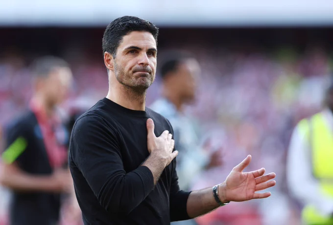 Mikel Arteta salutes the Arsenal supporters.
