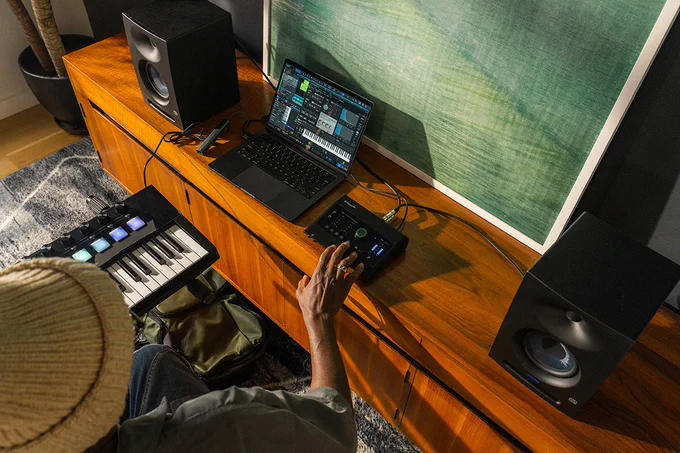 Presonus Announces Next Generation of High-Speed USB-C Audio Interfaces
Read More https://audioxpress.com/news/presonus-announces-next-generation-of-high-speed-usb-c-audio-interfaces

PreSonus, now a Fender brand, launched a new line of audio interfaces, available in four models: Quantum ES 2, Quantum ES 4, Quantum HD 2, and Quantum HD 8. These four models are designed to empower creators with newly-redesigned MAX-HD preamps, class-leading converters, front-facing instrument inputs, and more high-performance specifications suitable for musicians, home studios and professionals.
#AudioInterfaces  #instrumentamplification  #directinstrumentinputs  