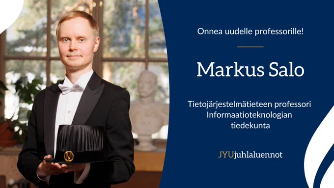 Kuvassa IT-tiedekunnan uusi professori Markus Salo poseeraa tohtorihatun kanssa.