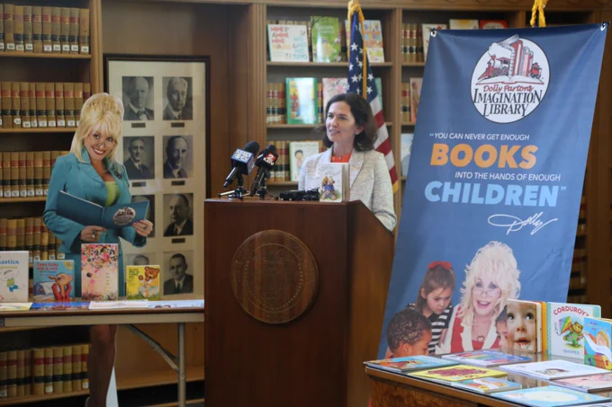 Wend Cornelisen speaking at Press conference