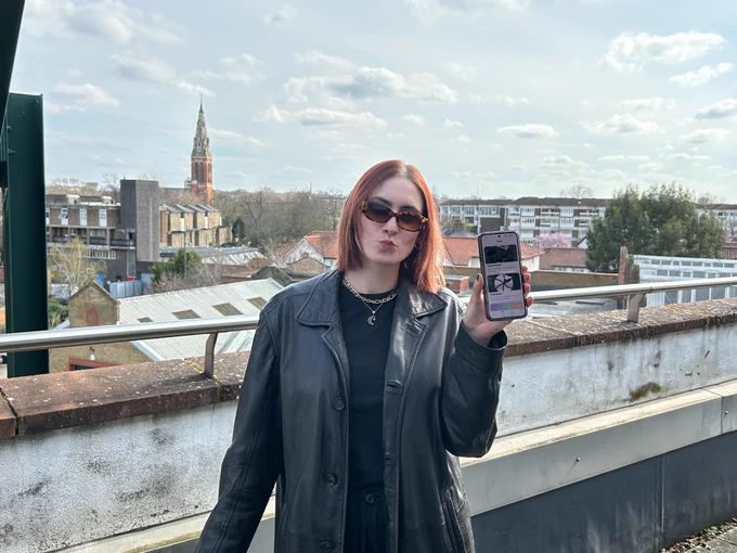 Anna holding up her phone with Honest Perks