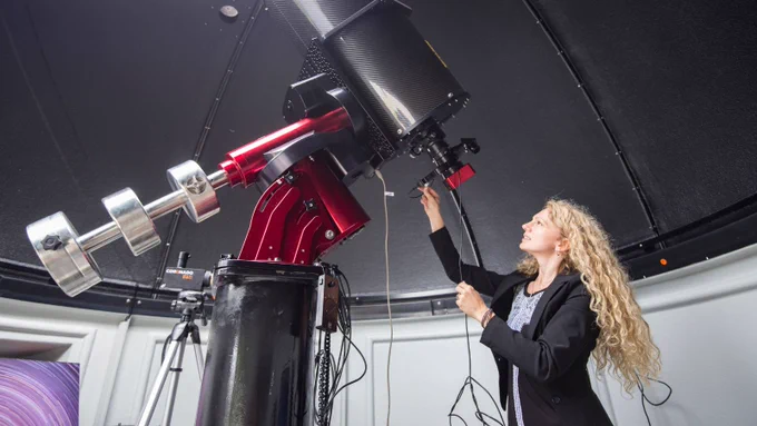 Noelia Noel sets up a large telescope. Image credit: Paul Stead