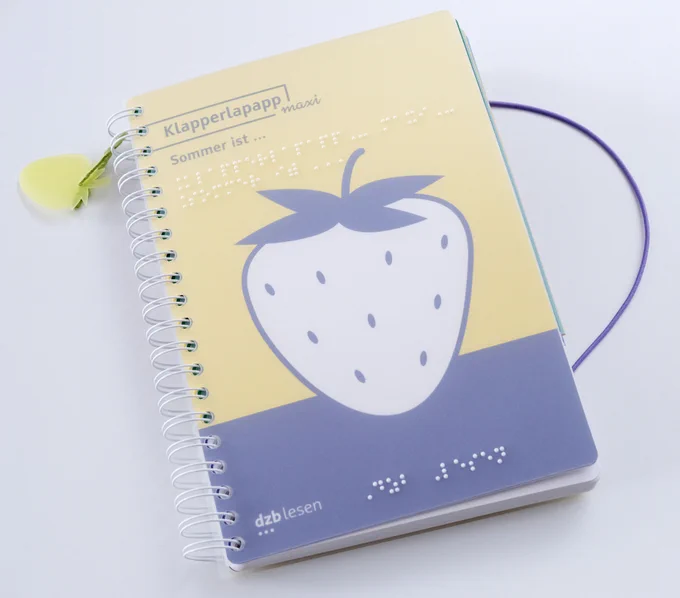 Cover des Ringbuches "Klapperlapapp - Sommer ist ..." mit einer Erdbeere auf dem Titel